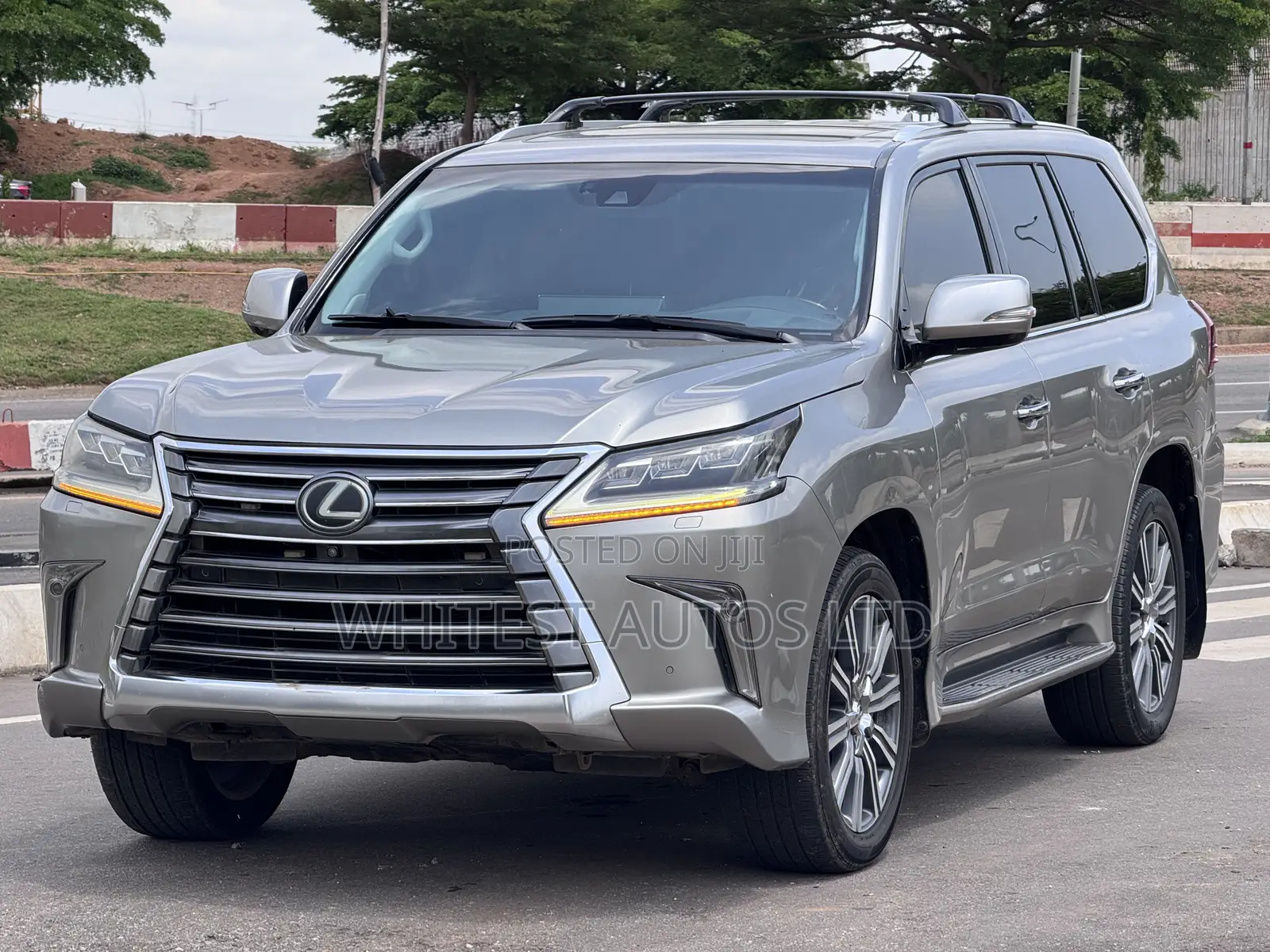 Lexus LX 570 AWD 2018 Gold
