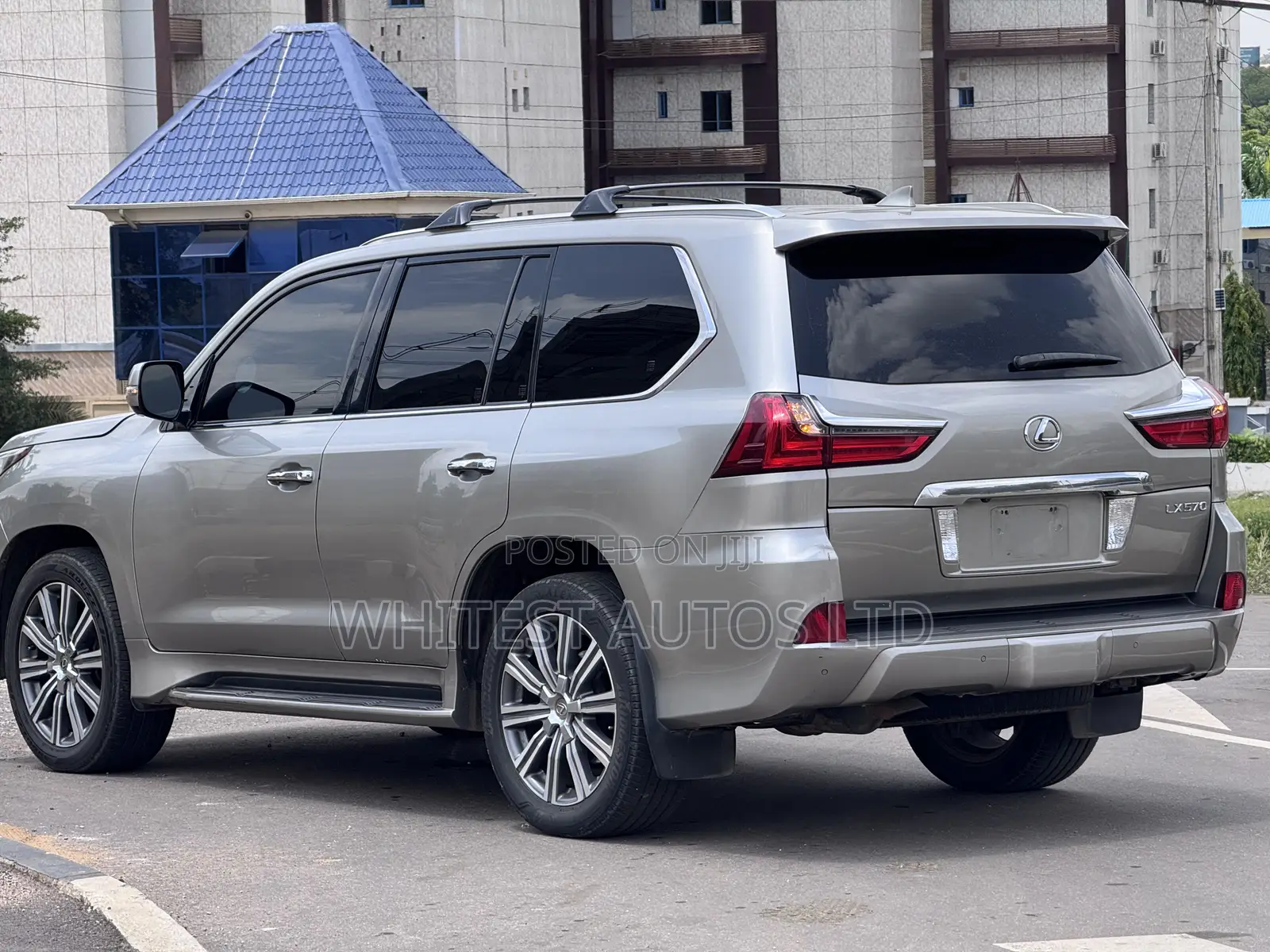 Lexus LX 570 AWD 2018 Gold