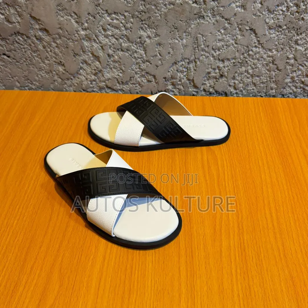 *New Givenchy Cross Slipper (Two Colour)* *Size : 40—46*