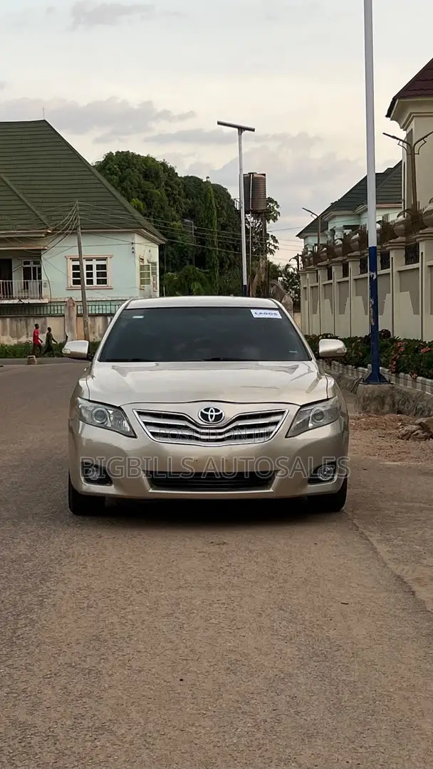 Toyota Camry 2010 Gold