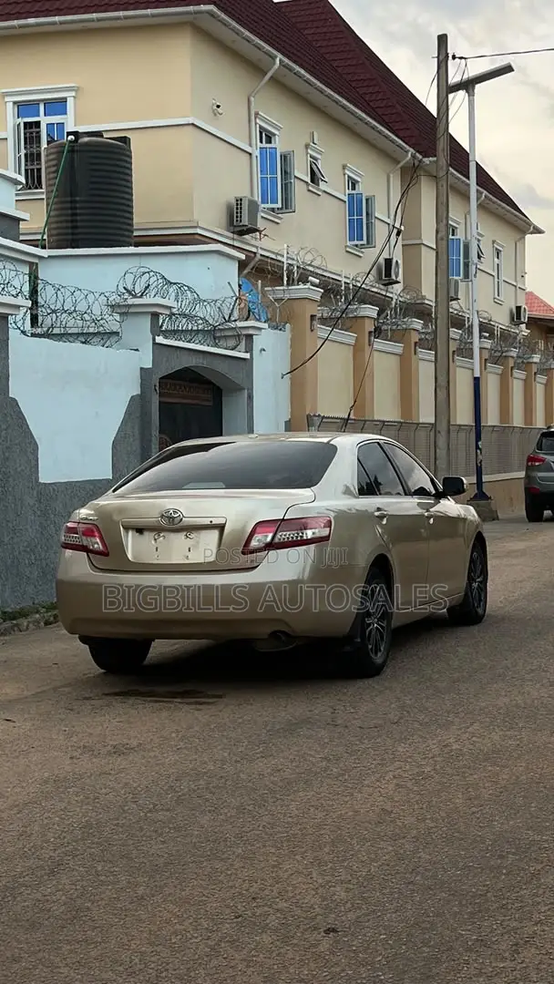 Toyota Camry 2010 Gold