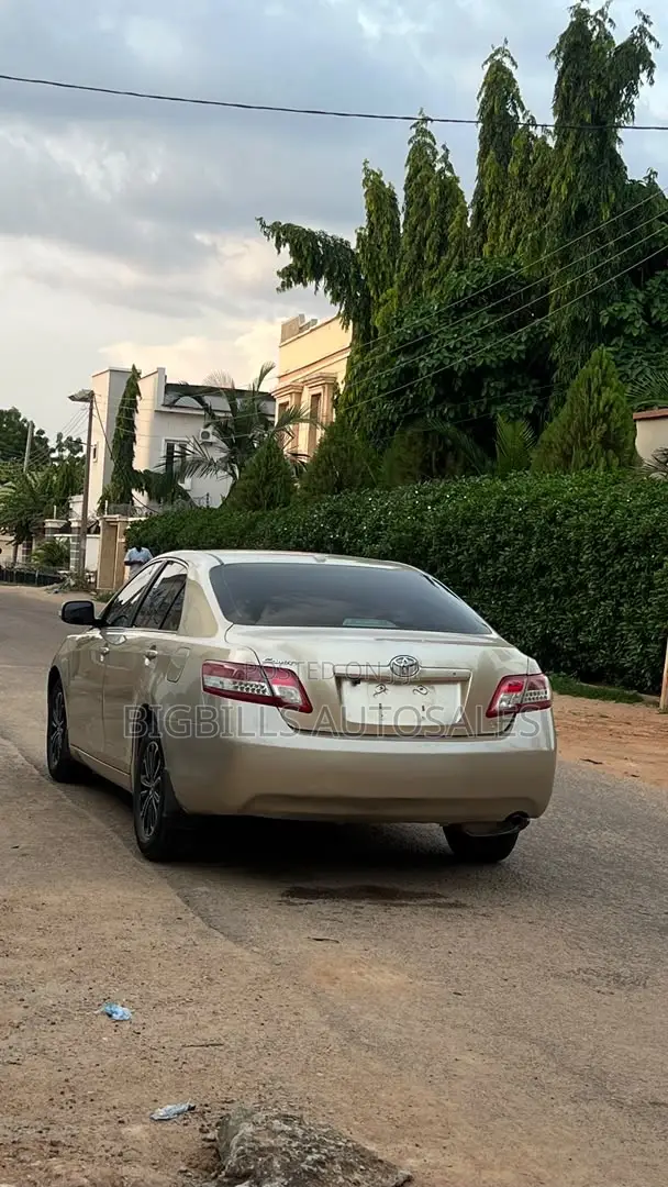 Toyota Camry 2010 Gold