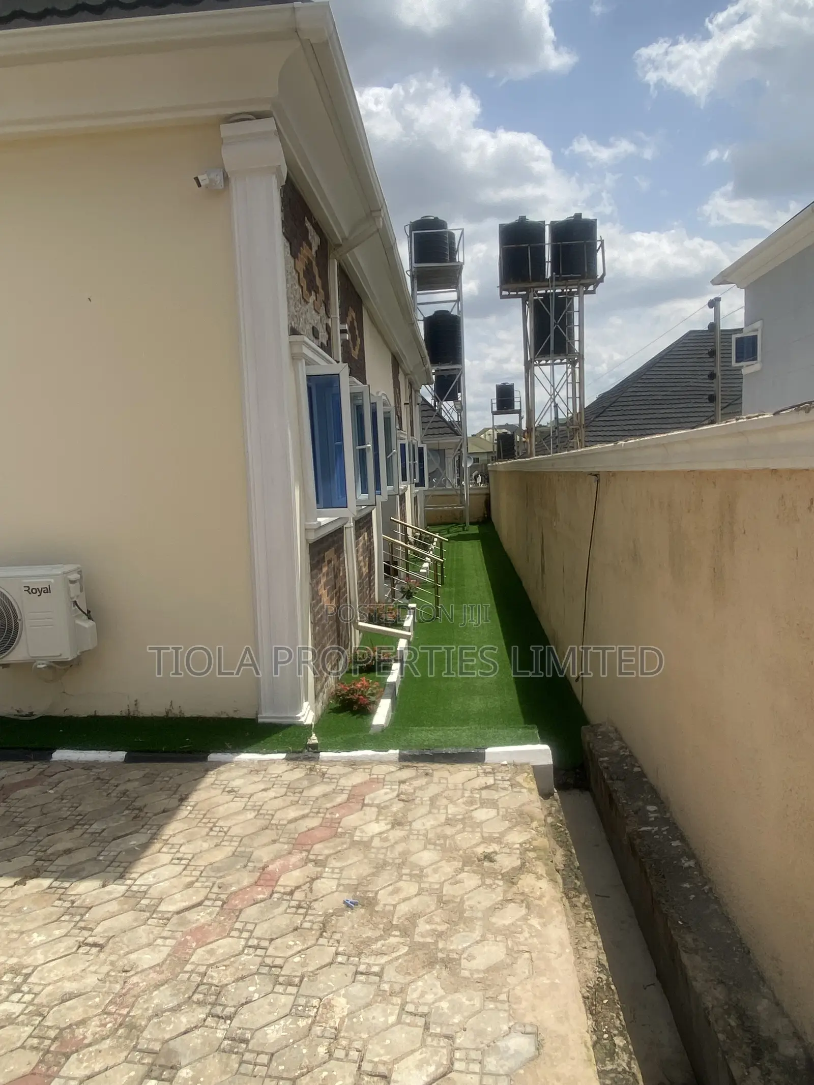 6bdrm Duplex in Fortress Estate, Sabon Lugbe for rent