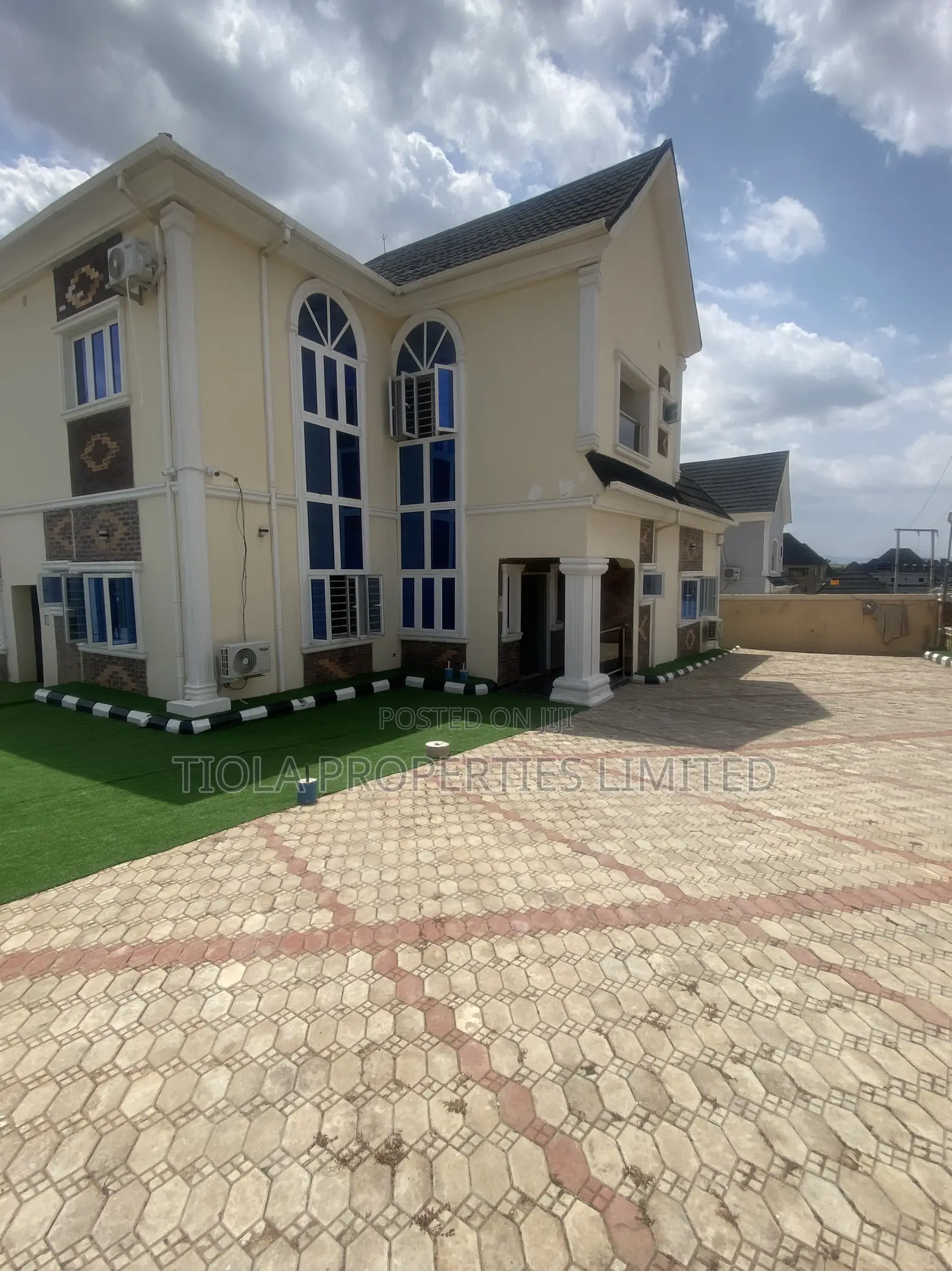 6bdrm Duplex in Fortress Estate, Sabon Lugbe for rent