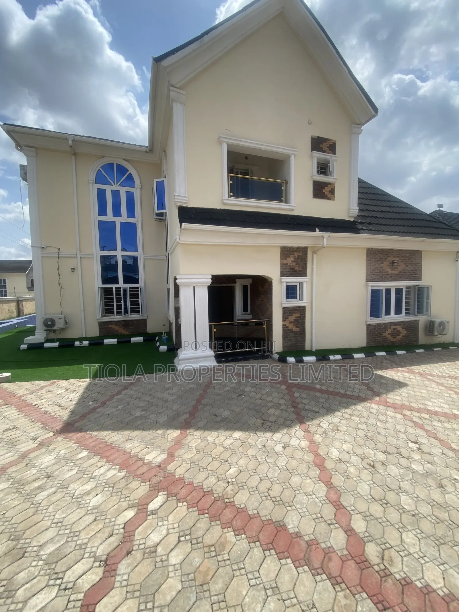 6bdrm Duplex in Fortress Estate, Sabon Lugbe for rent