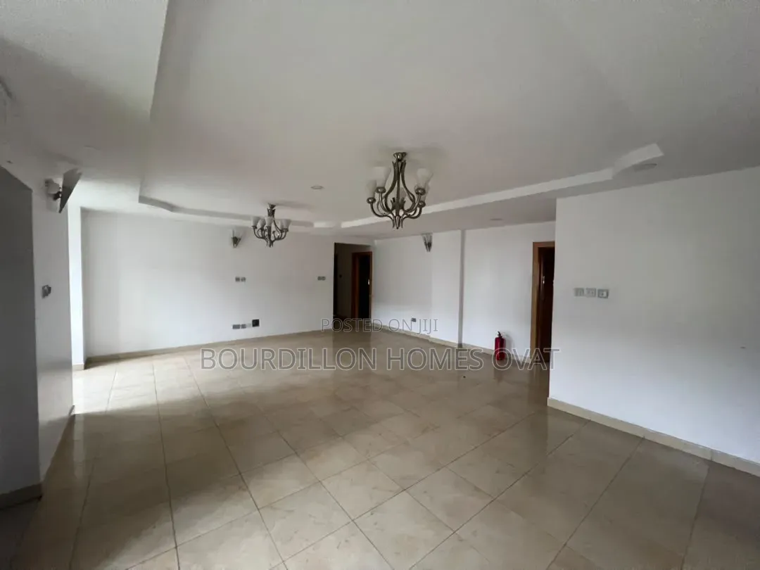 3bdrm Apartment in Oniru Estate for rent