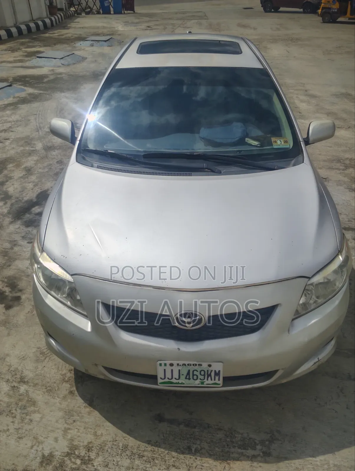 Toyota Corolla LE 4dr Sedan (1.8L 4 cyl 4A) 2009 Silver
