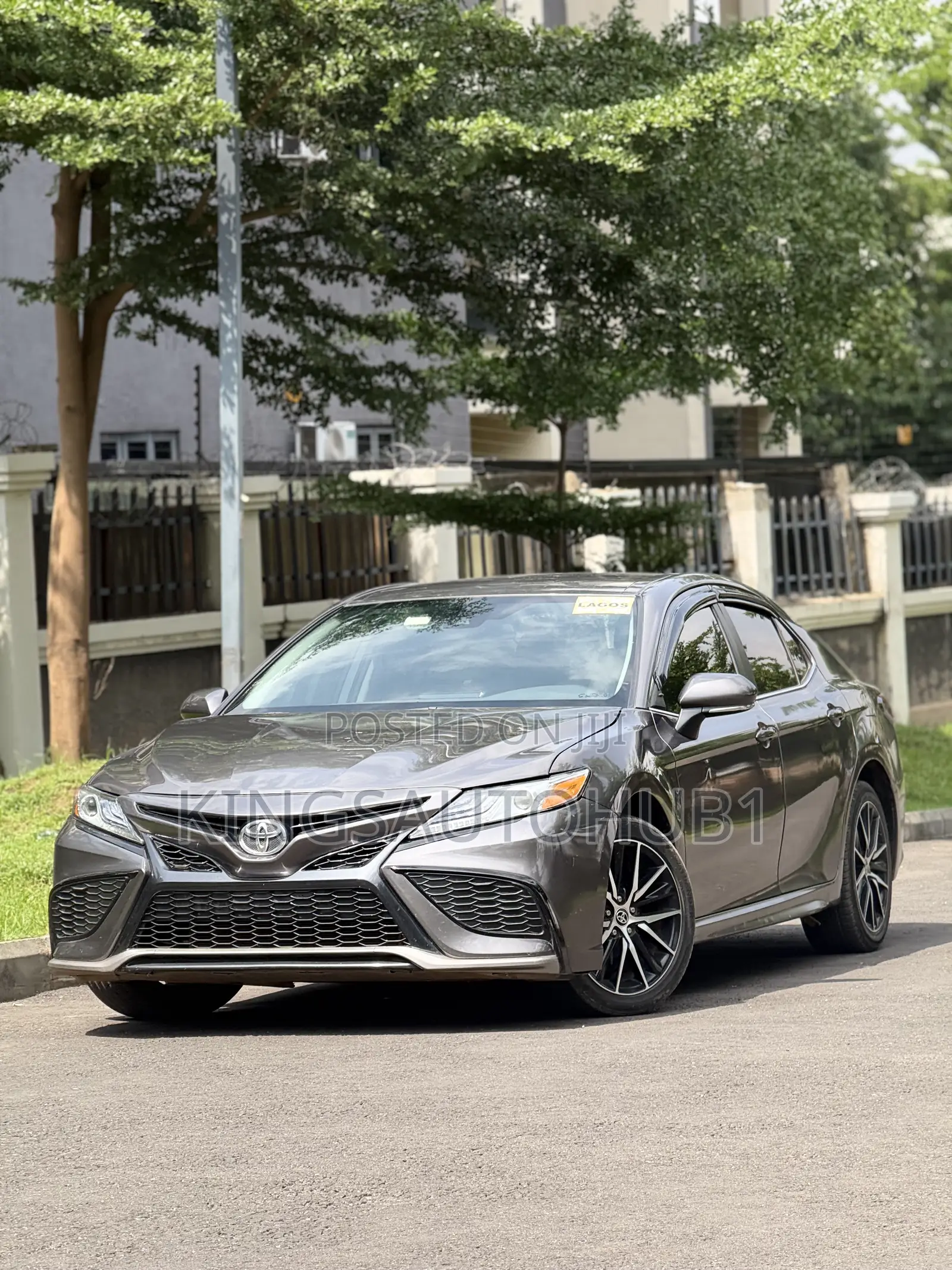 Toyota Camry SE 2022 Gray