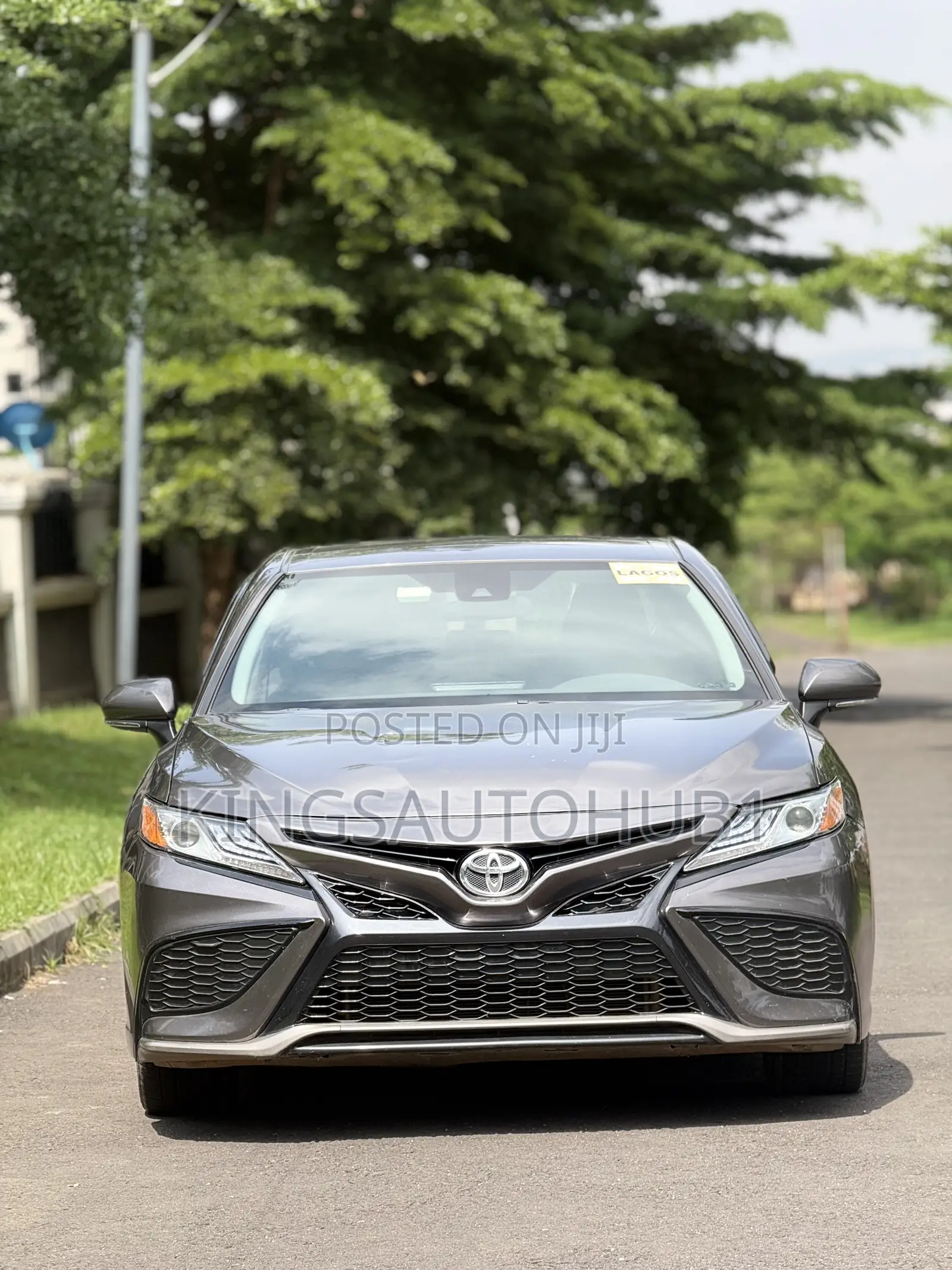 Toyota Camry SE 2022 Gray