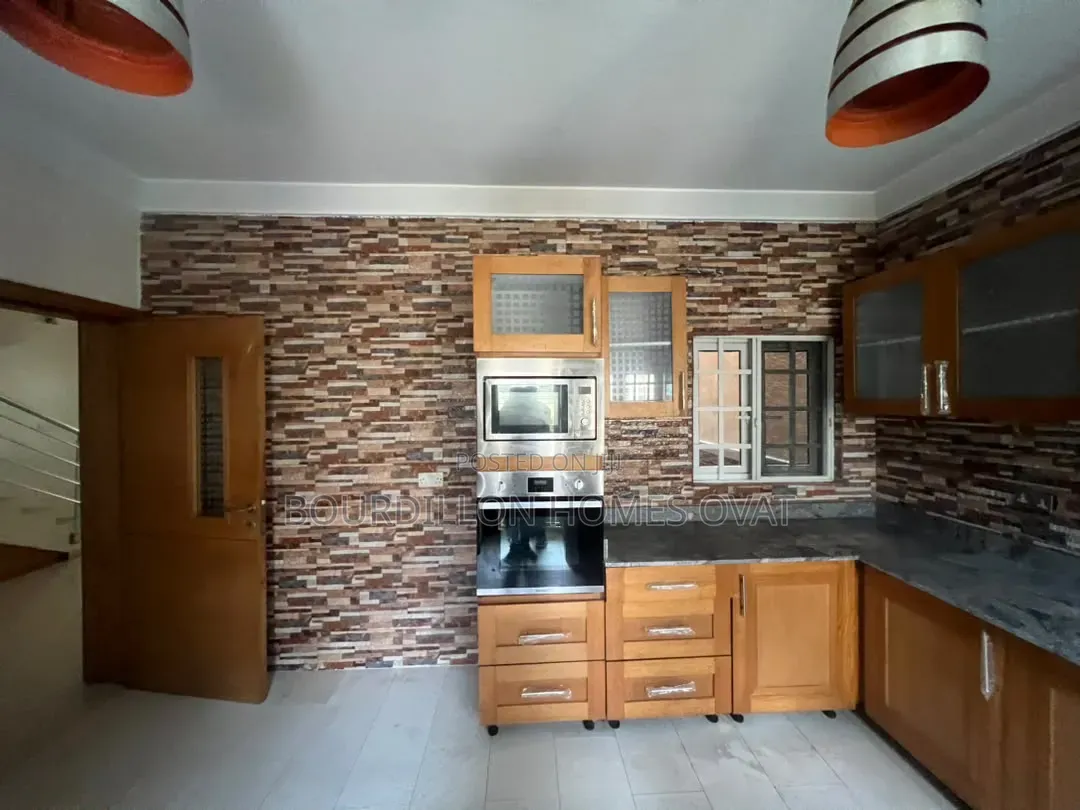 4bdrm Duplex in Oniru Victoria for rent