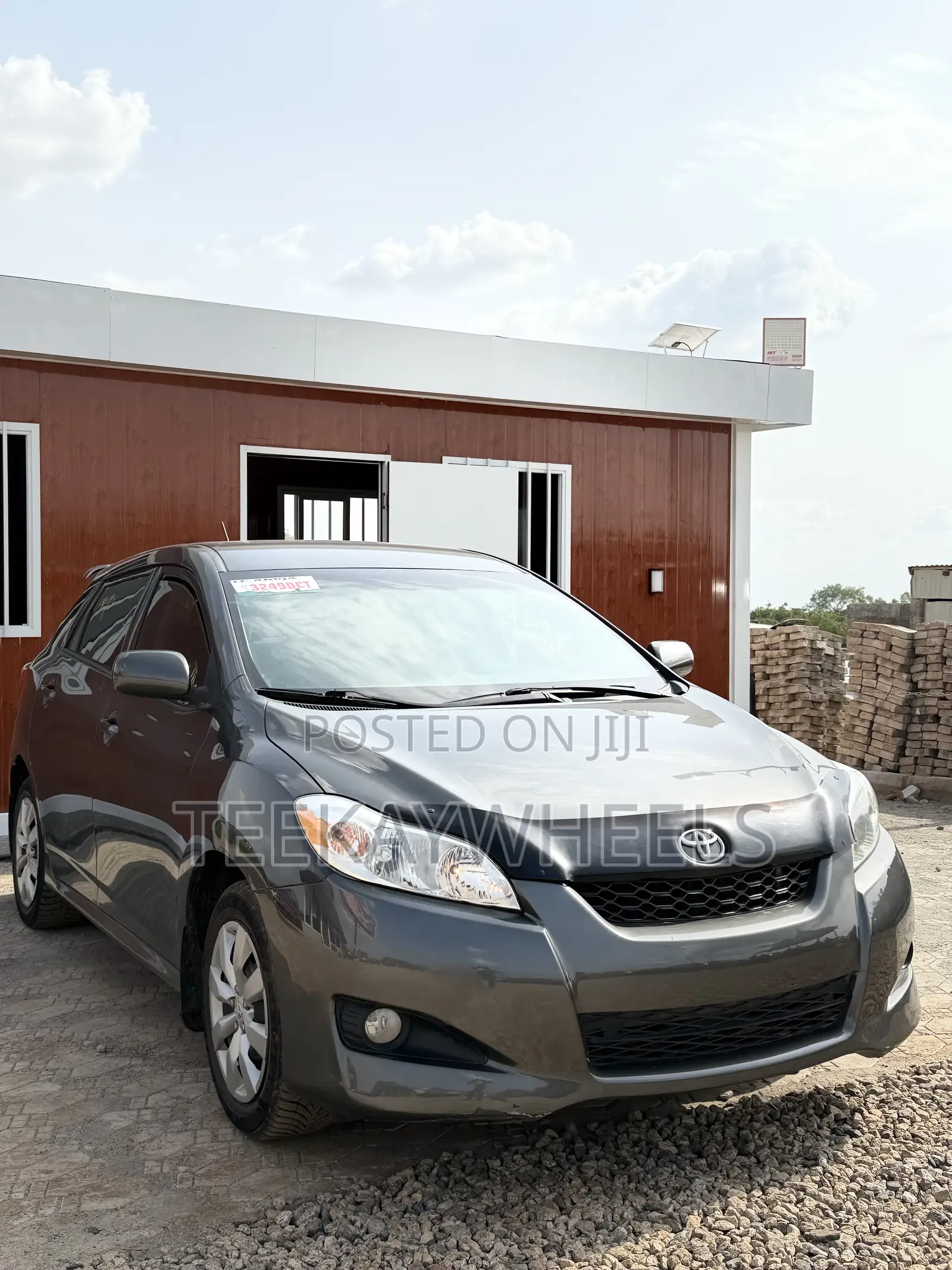 Toyota Matrix Hatchback FWD (1.8L 4cyl 5M) 2010 Gray