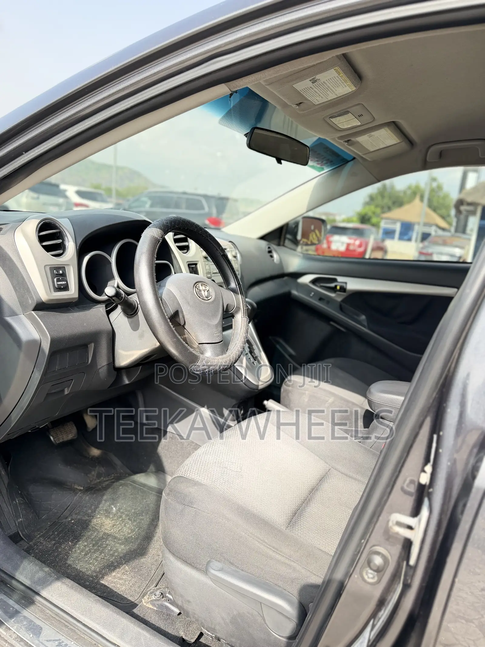 Toyota Matrix Hatchback FWD (1.8L 4cyl 5M) 2010 Gray
