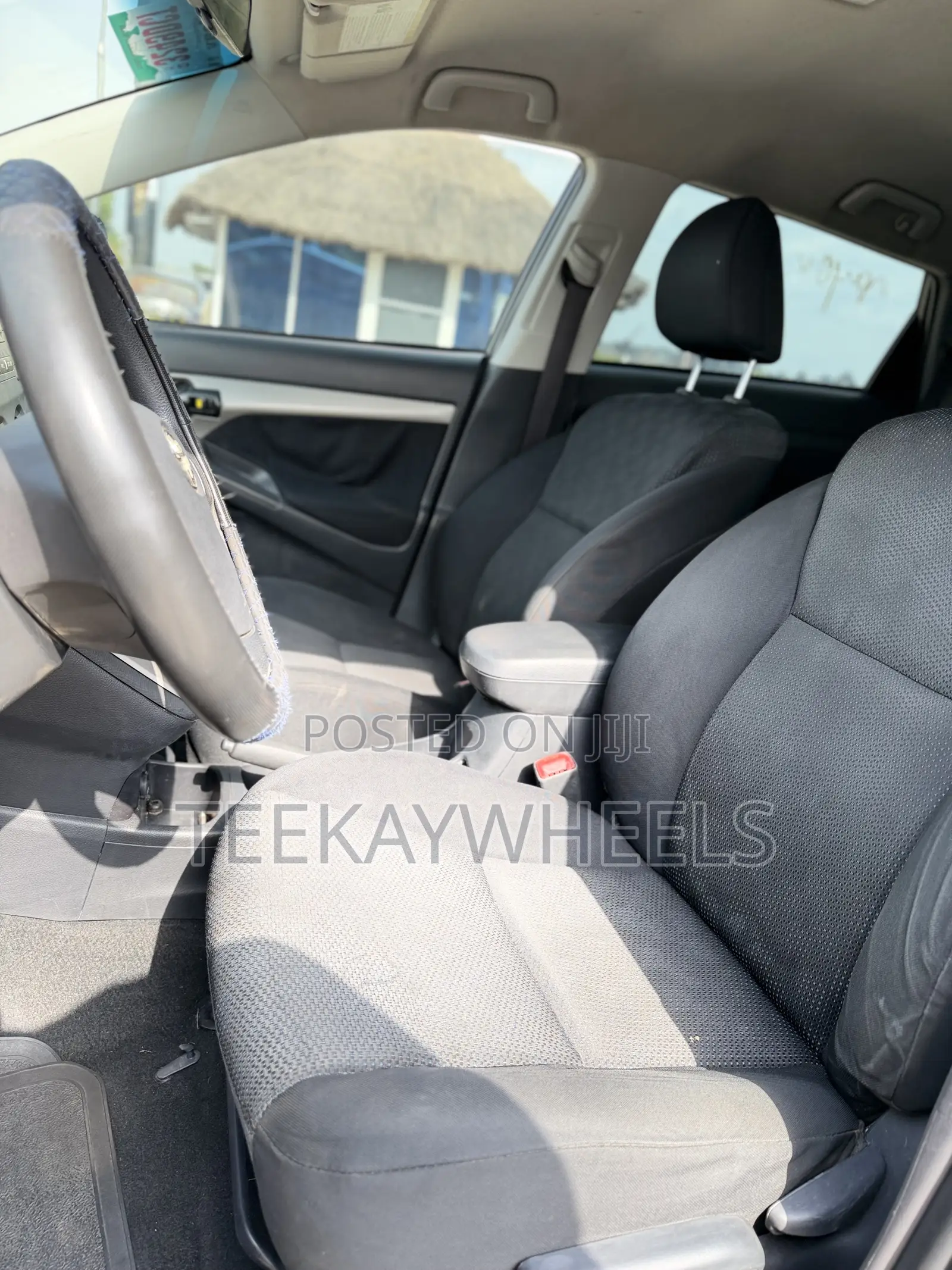 Toyota Matrix Hatchback FWD (1.8L 4cyl 5M) 2010 Gray