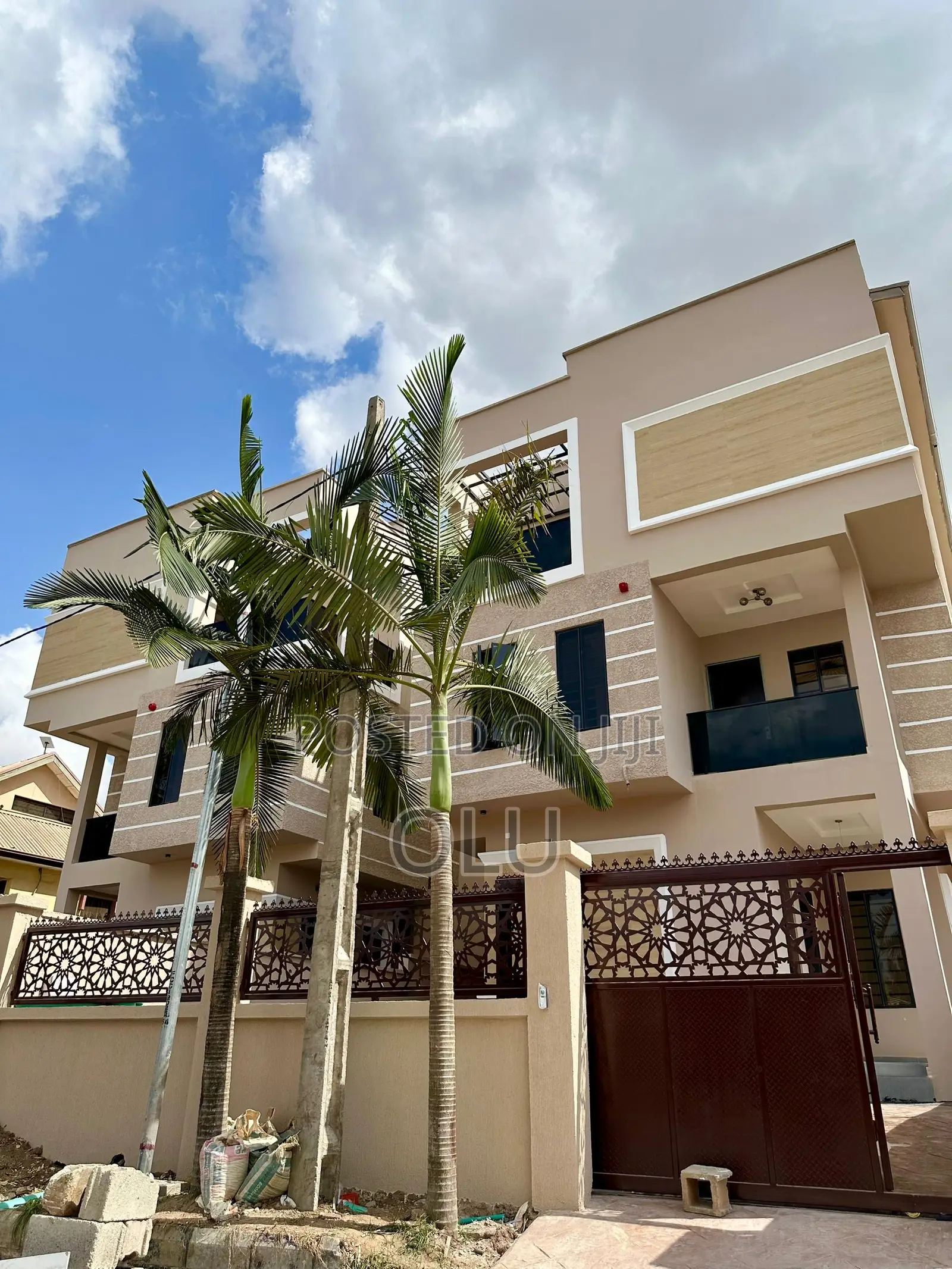 5bdrm Duplex in Omole Estate Ph1 for sale