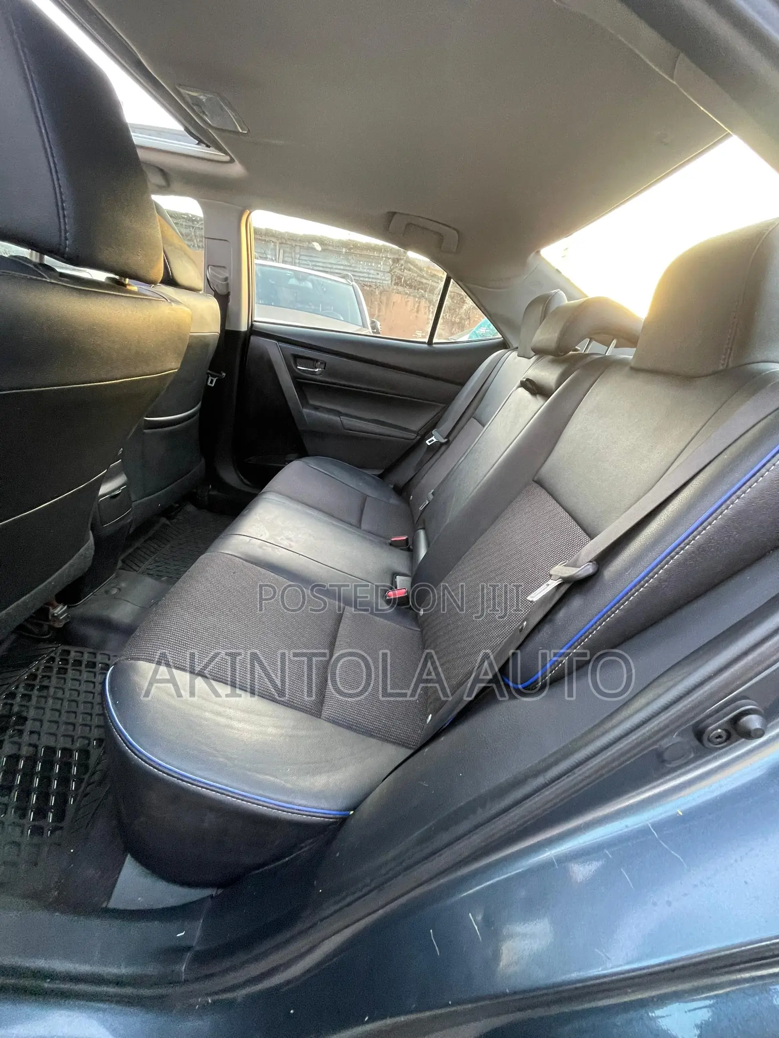 Toyota Corolla SE Special Edition 4dr Sedan (1.8L 4cyl CVT) 2017 Gray