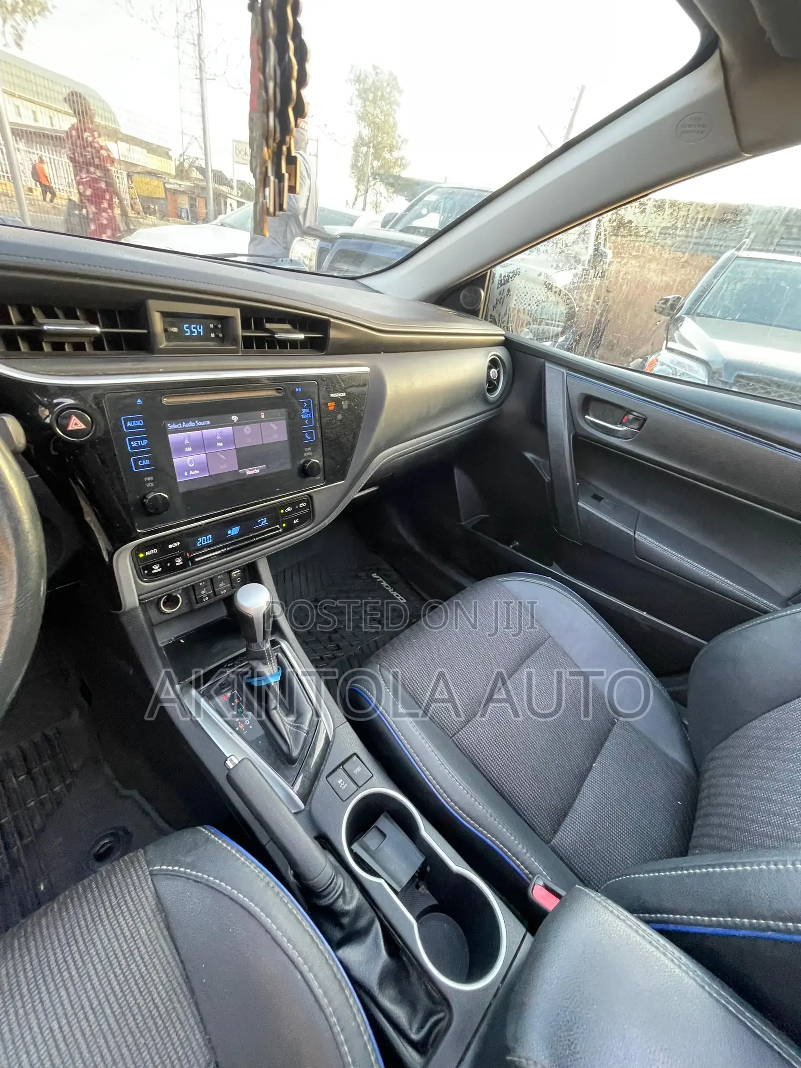 Toyota Corolla SE Special Edition 4dr Sedan (1.8L 4cyl CVT) 2017 Gray