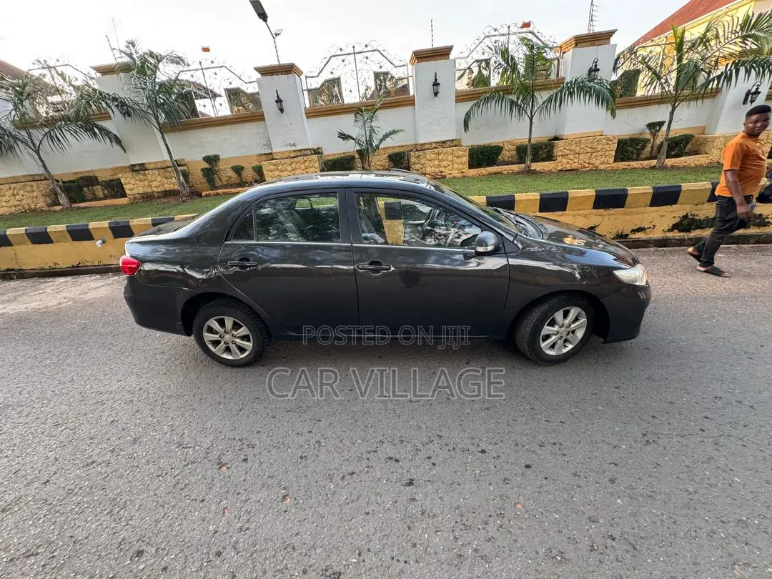 Toyota Corolla 2010 Black