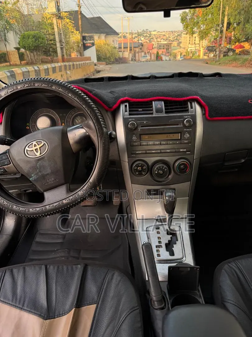 Toyota Corolla 2010 Black