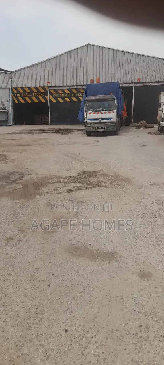 A Purposely Built Warehouse Measuring 7,500m2 at Iganmu Area of Orile