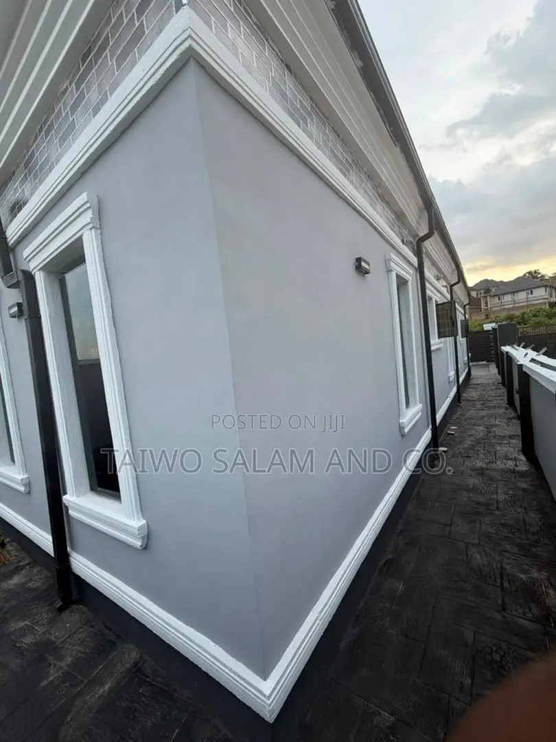 3bdrm Bungalow in Alakia for sale