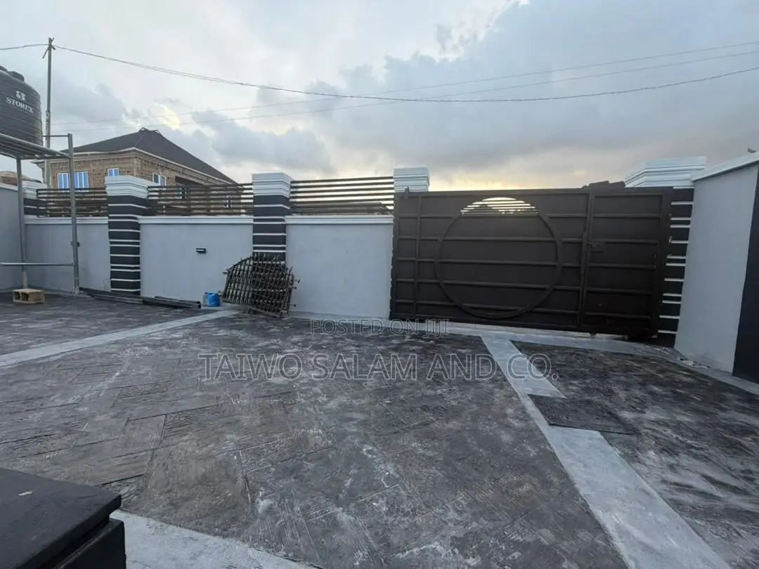 3bdrm Bungalow in Alakia for sale