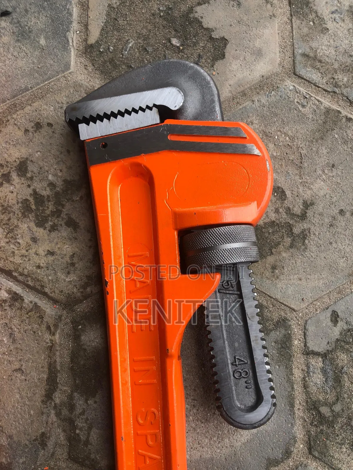 Heavy-Duty Pipe Wrench (Stillson Pipe Wrench)