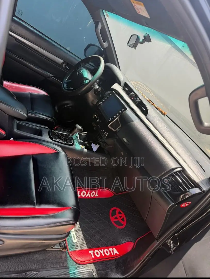 Toyota Hilux 2022 Black