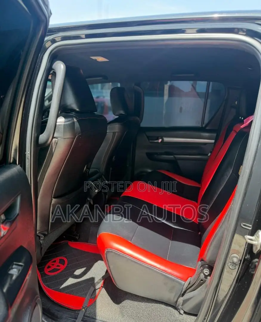 Toyota Hilux 2022 Black