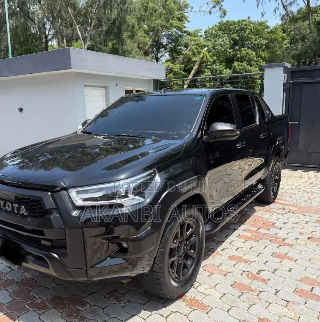 Toyota Hilux 2022 Black