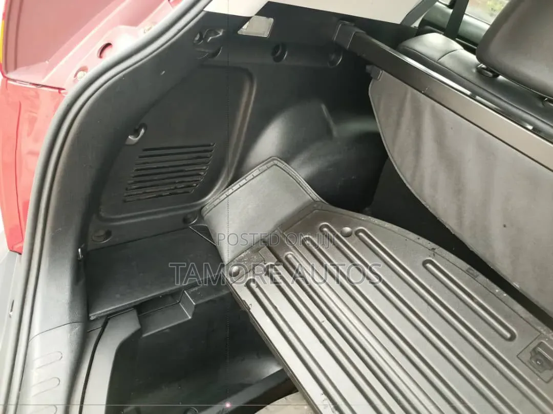 Toyota RAV4 XLE 4dr SUV (2.5L 4cyl 6A) 2014 Red