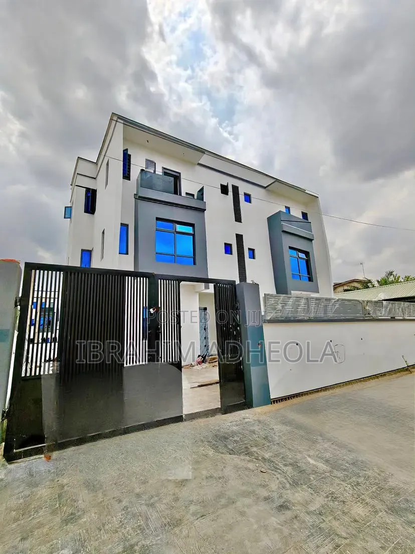 4bdrm Duplex in Opebi for sale