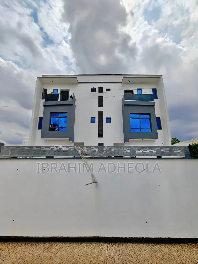 4bdrm Duplex in Opebi for sale