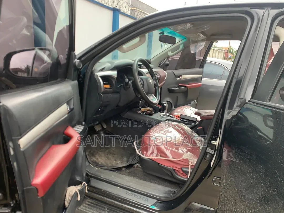 Toyota Hilux SR5 4x4 2018 Black