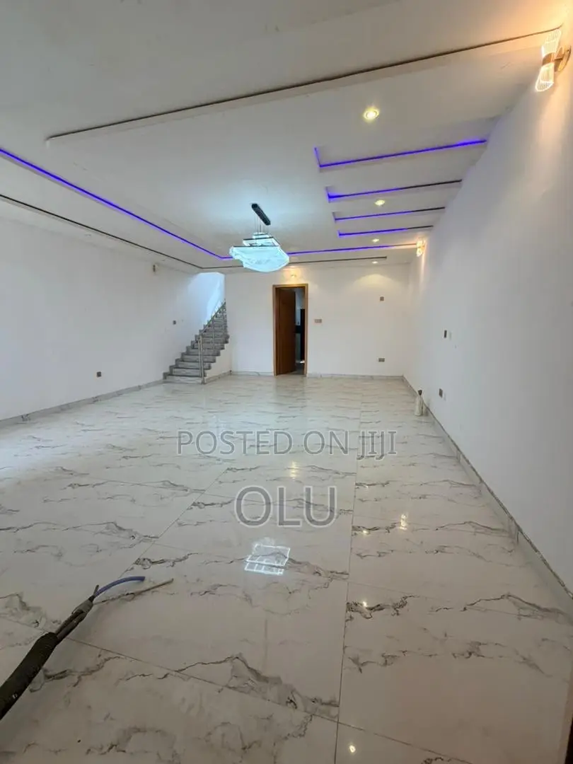 4bdrm Mansion in Oko Oba for sale