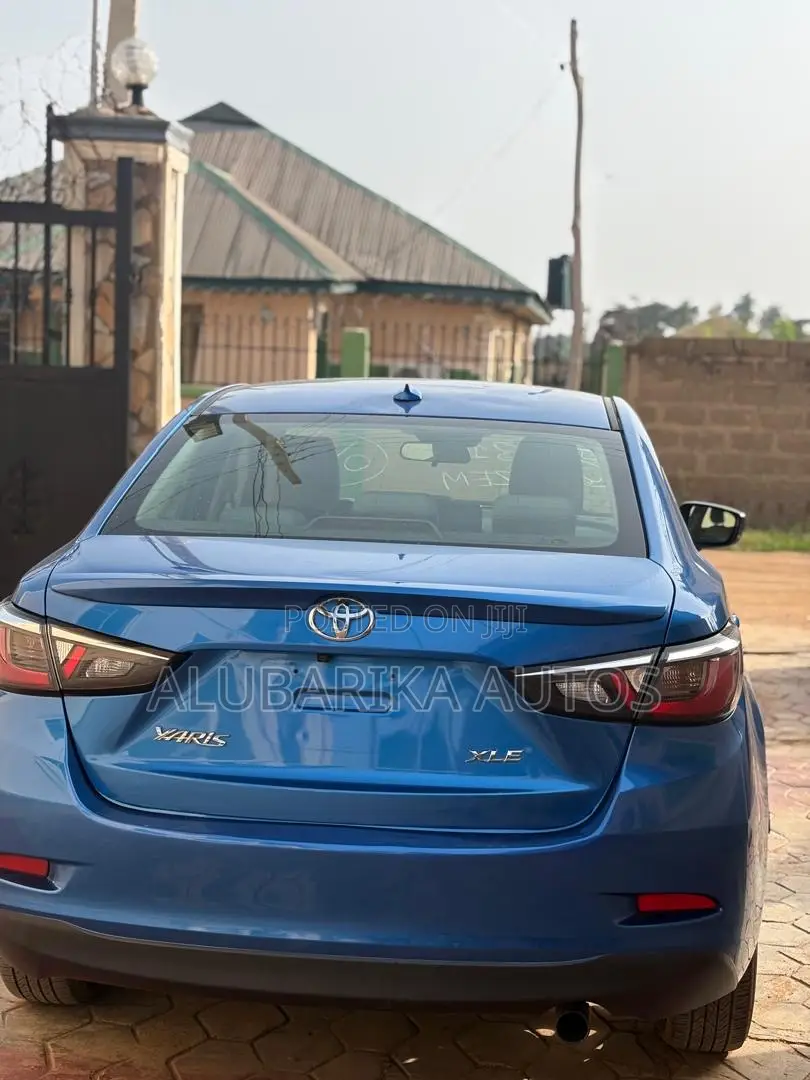 Toyota Yaris XLE Sedan 4dr 2019 Blue
