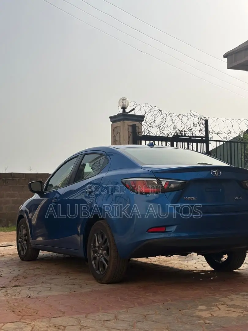 Toyota Yaris XLE Sedan 4dr 2019 Blue