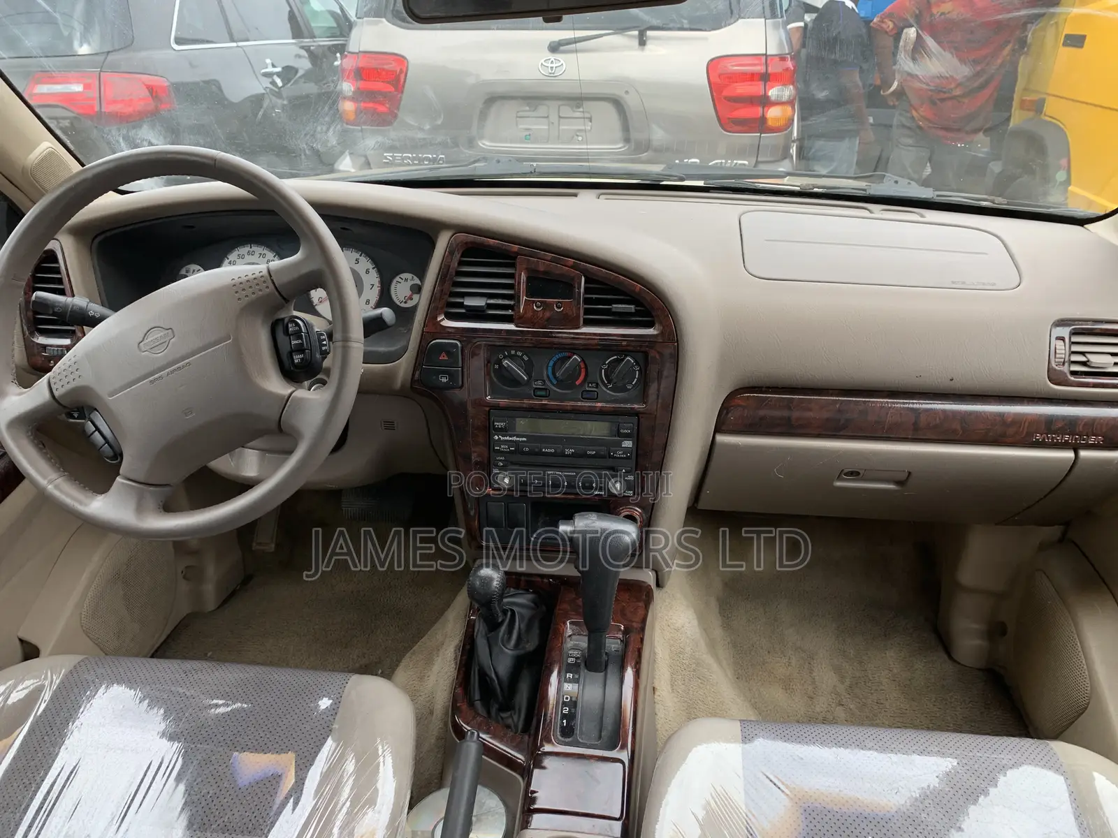 Nissan Pathfinder Automatic 2001 Gold