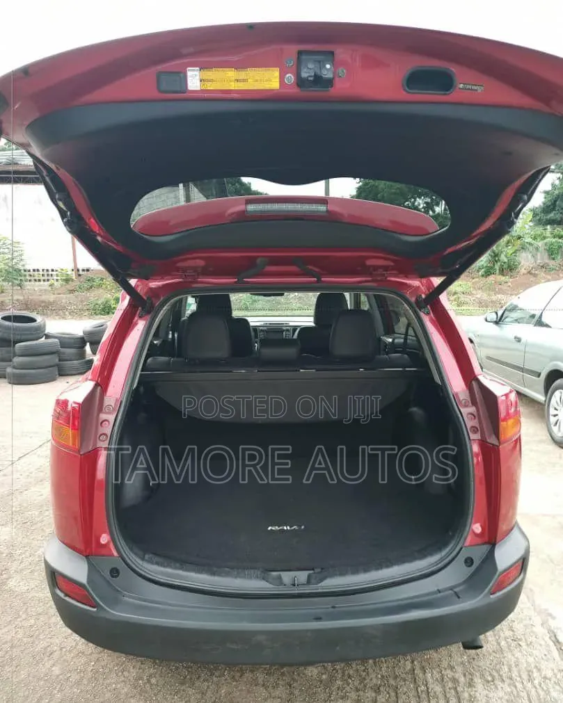 Toyota RAV4 XLE 4dr SUV (2.5L 4cyl 6A) 2014 Red