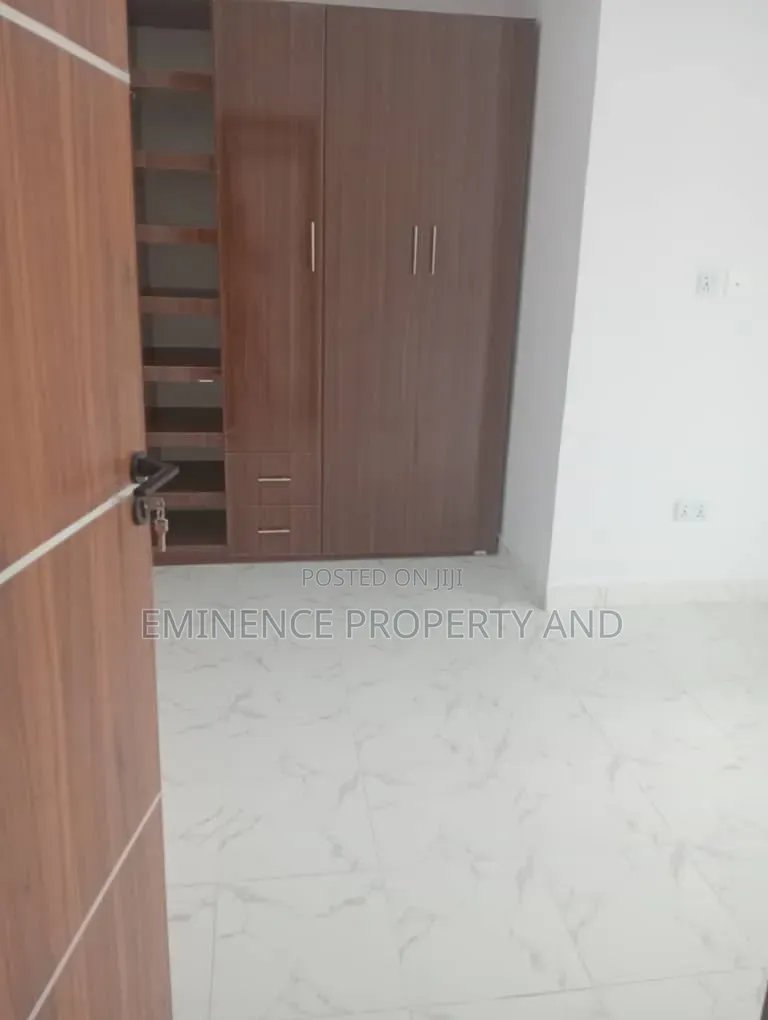 3bdrm Duplex in Ilaje for sale