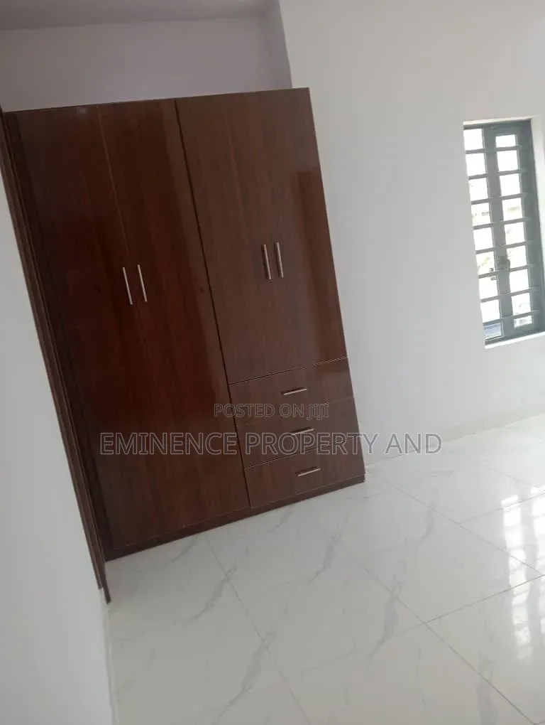 3bdrm Duplex in Ilaje for sale