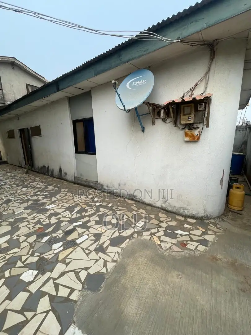 3bdrm Block of Flats in Okunola Egbeda for sale