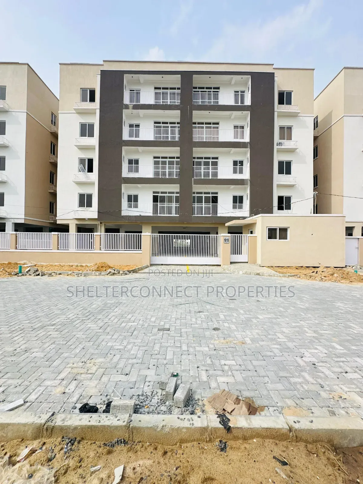3bdrm Apartment in Osapa london for rent