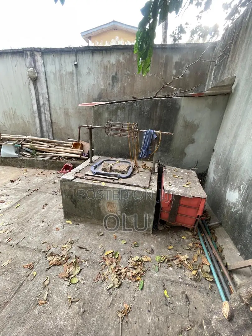 3bdrm Block of Flats in Okunola Egbeda for sale
