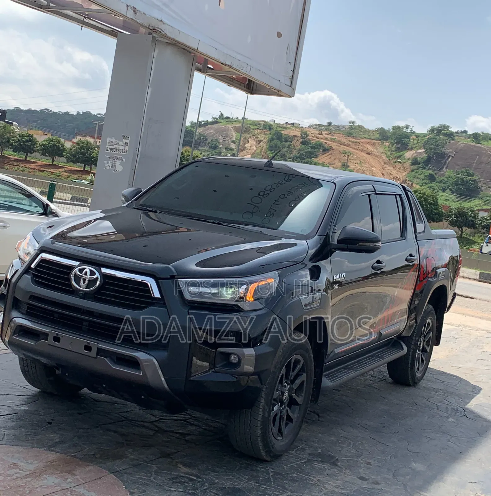 Toyota Hilux 2025 Black