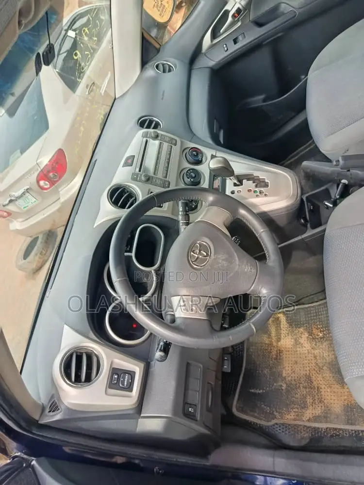 Toyota Matrix XR Hatchback FWD (1.8L 4cyl 4A) 2008 Blue