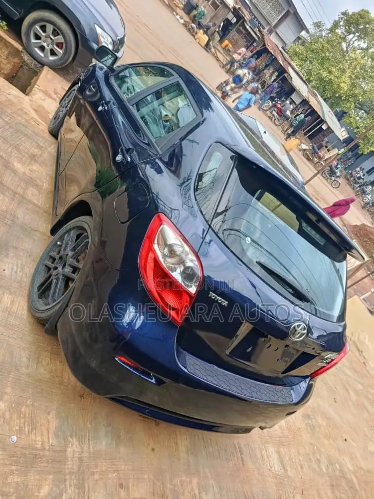 Toyota Matrix XR Hatchback FWD (1.8L 4cyl 4A) 2008 Blue