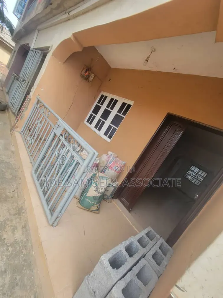 2bdrm Block of Flats in Ayobo for rent