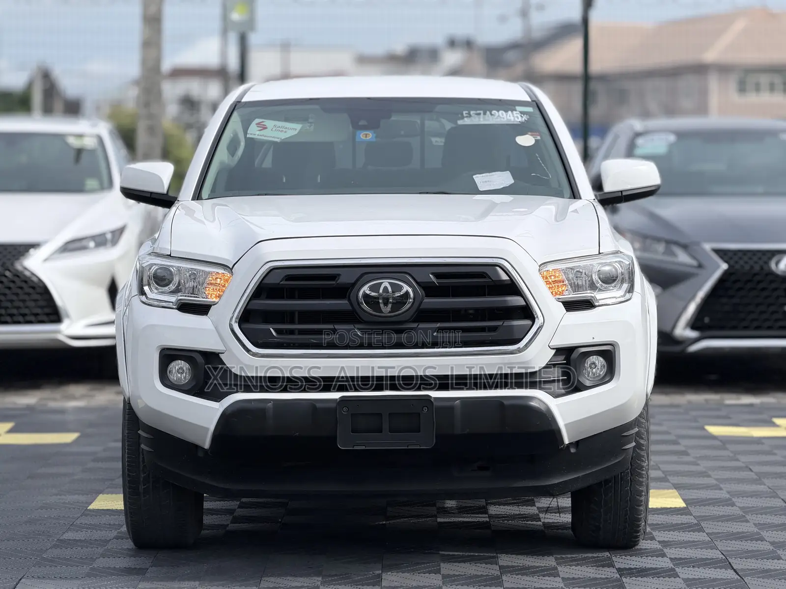 Toyota Tacoma SR5 2019 White
