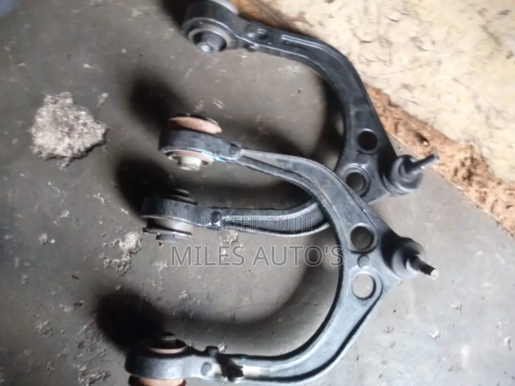 Dodge Challenger Upper Arm