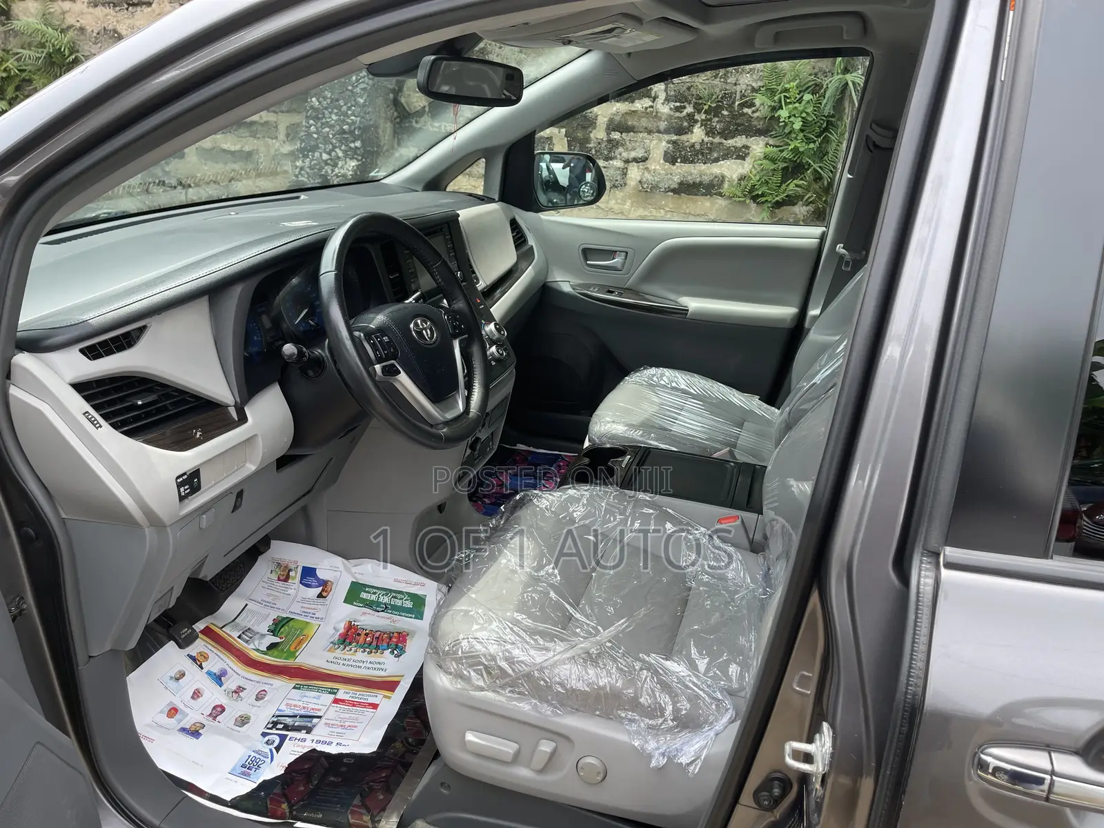Toyota Sienna XLE (3.5L 6cyl 8A) 2018 Gray